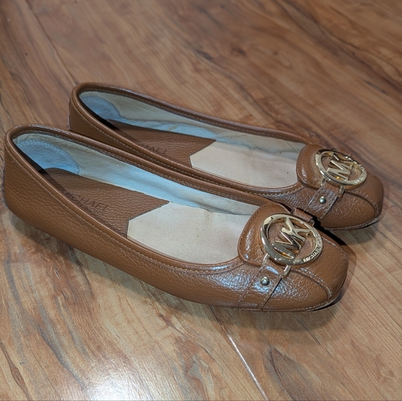 Michael Kors Camel Brown Leather Flats Loafers Gold Accent Hardware Women's 6.5 - Picture 6 of 8